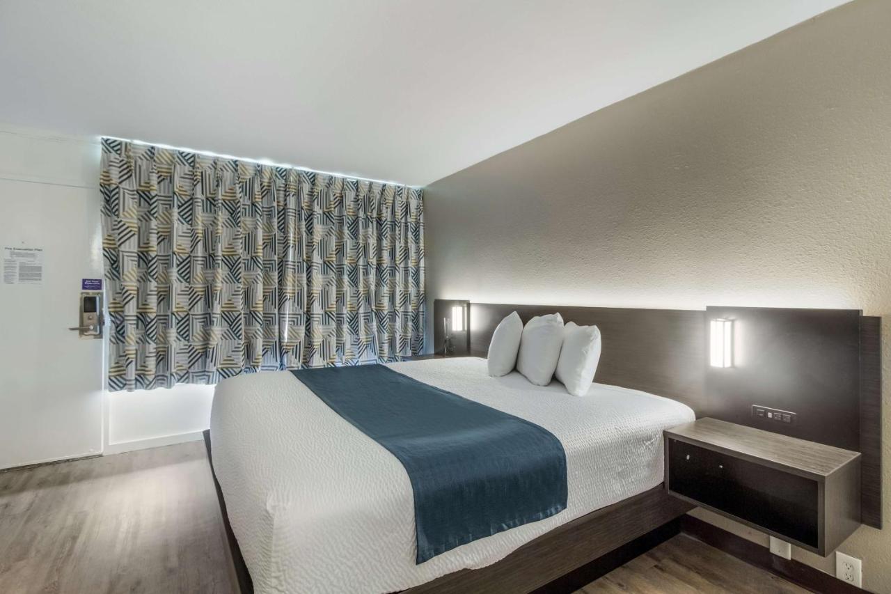 Motel 6 Groves, Tx Екстер'єр фото