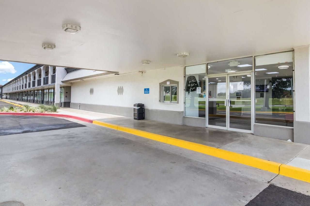 Motel 6 Groves, Tx Екстер'єр фото