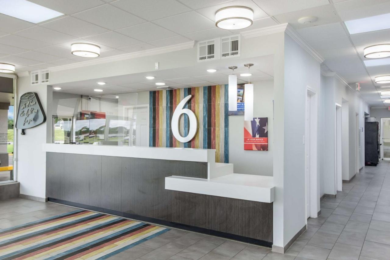 Motel 6 Groves, Tx Екстер'єр фото