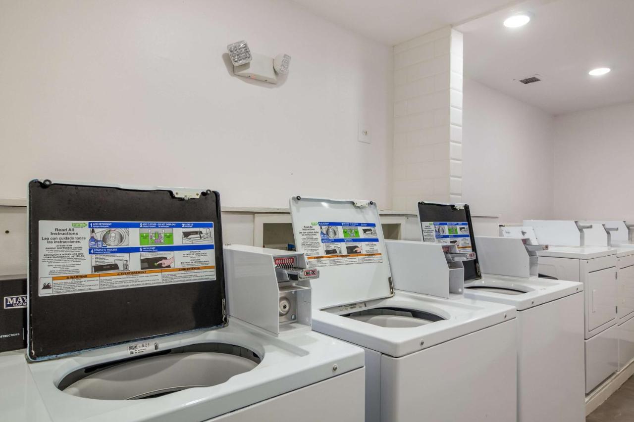 Motel 6 Groves, Tx Екстер'єр фото